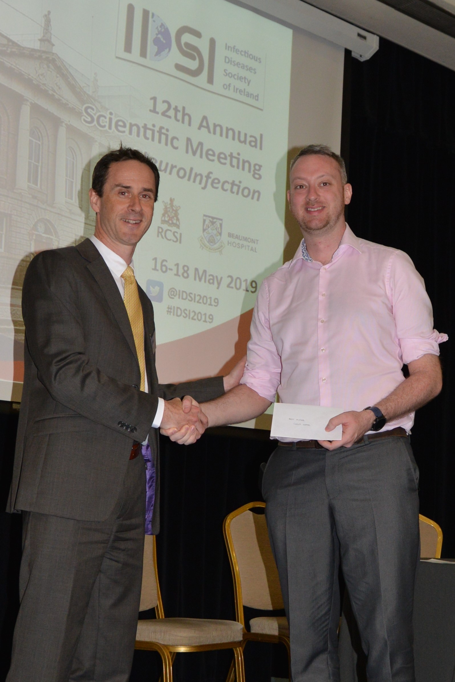 Eoghan de Barra presents Best Poster award to Colm Kerr